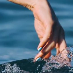 هل حقا وراء كل رجل عظيم إمرأة حسوب I O